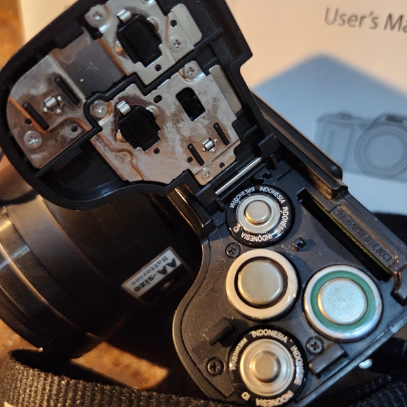 Nikon COOLPIX L100 Black Digital Camera with 15x Zoom - Picture 10 of 11